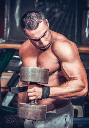 Muscle building training with dumbbells